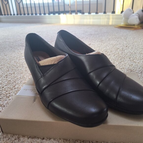 Clarks Black Loafer shoe-8 New in box - Picture 7 of 7
